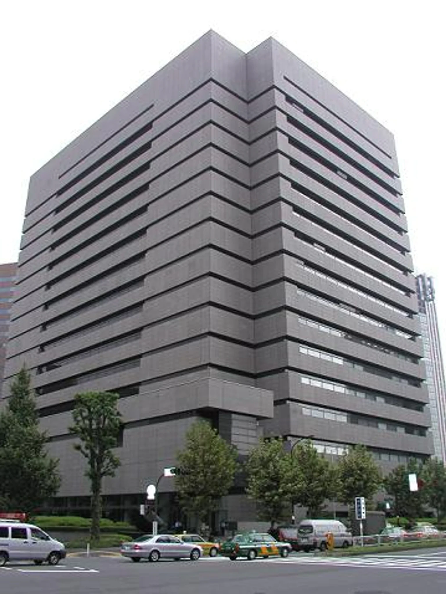 東京・霞が関にある特許庁庁舎の外観