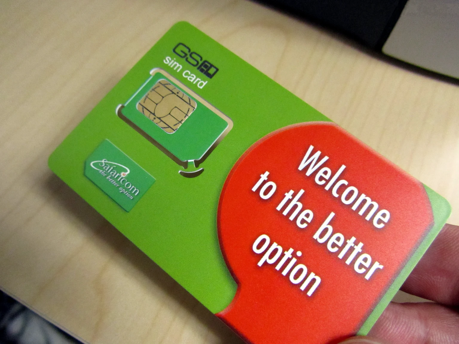 Safaricomの緑色の台紙とSIMカード。2011年のM-PESA関連資料写真